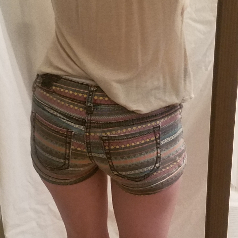 Patterned Denim Shorts - Picture 2 of 5